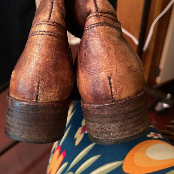 True Religion women boot true size 7 medium. Real leather and fits like a glove. - Picture 5 of 8